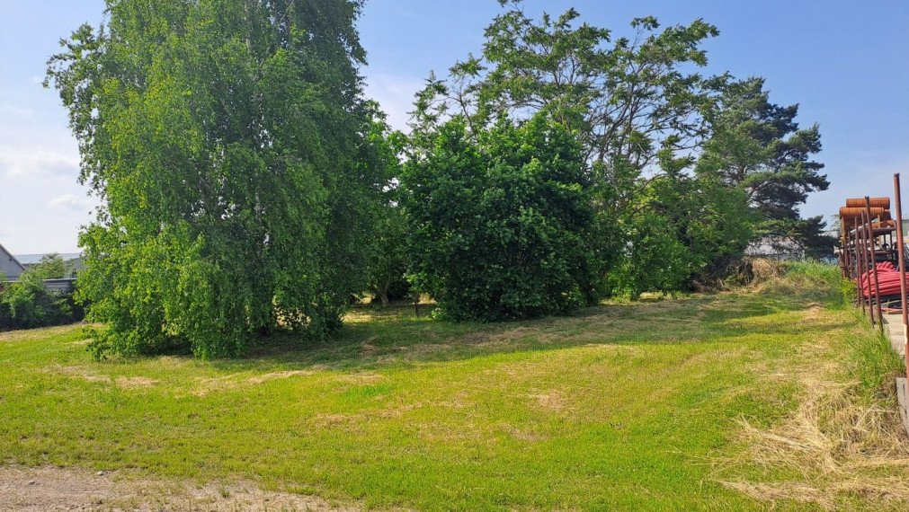 Na Predaj - jedinečný pozemok, 2 015m2, Pod Hájom - Ľubotice.