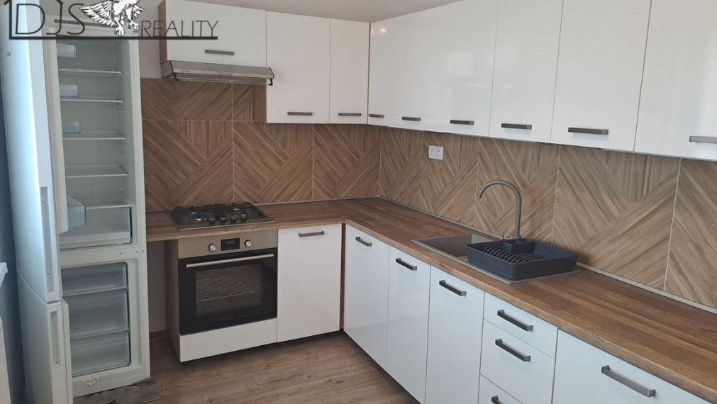 Na predaj - 3-izbový byt s loggiou, 75m², 6/7 posch., po kompletnej rekonštrukcii, sídl. Šváby.