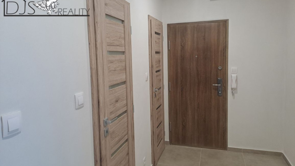 Na predaj - 3-izbový byt s loggiou, 75m², 6/7 posch., po kompletnej rekonštrukcii, sídl. Šváby.