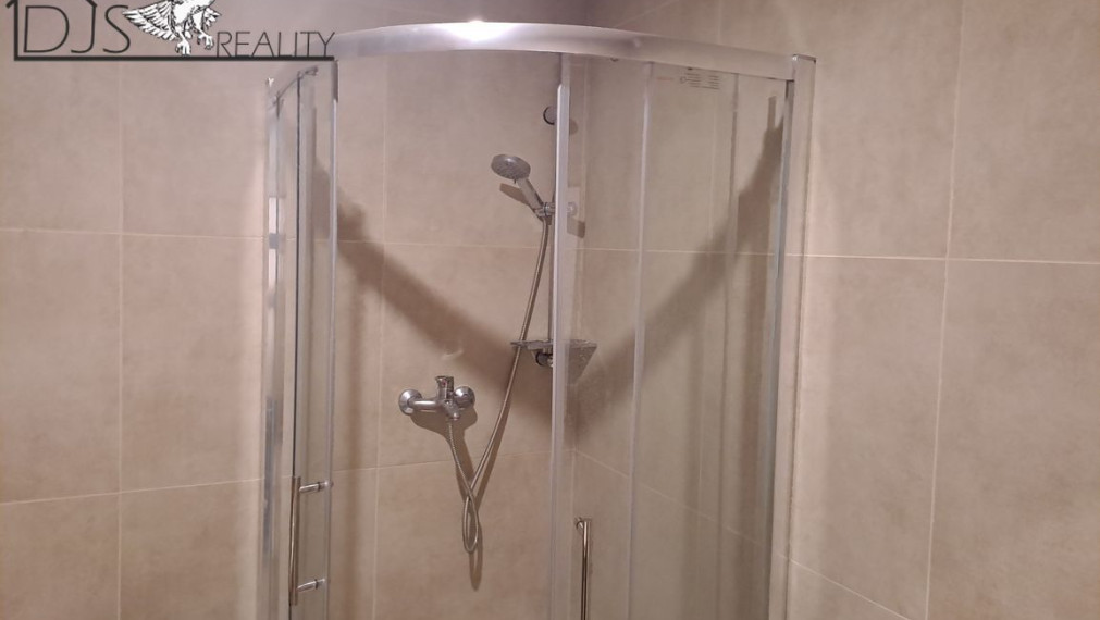 Na predaj - 3-izbový byt s loggiou, 75m², 6/7 posch., po kompletnej rekonštrukcii, sídl. Šváby.