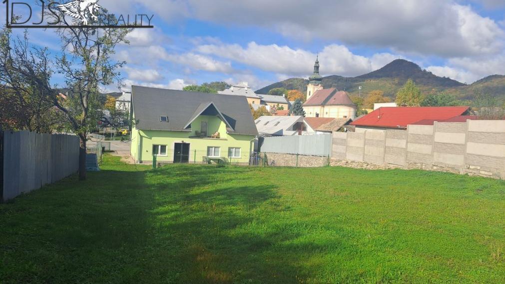 EXKLUZÍVNE - Na predaj zaujímavá budova a veľký pozemok v centre obce Fintice.