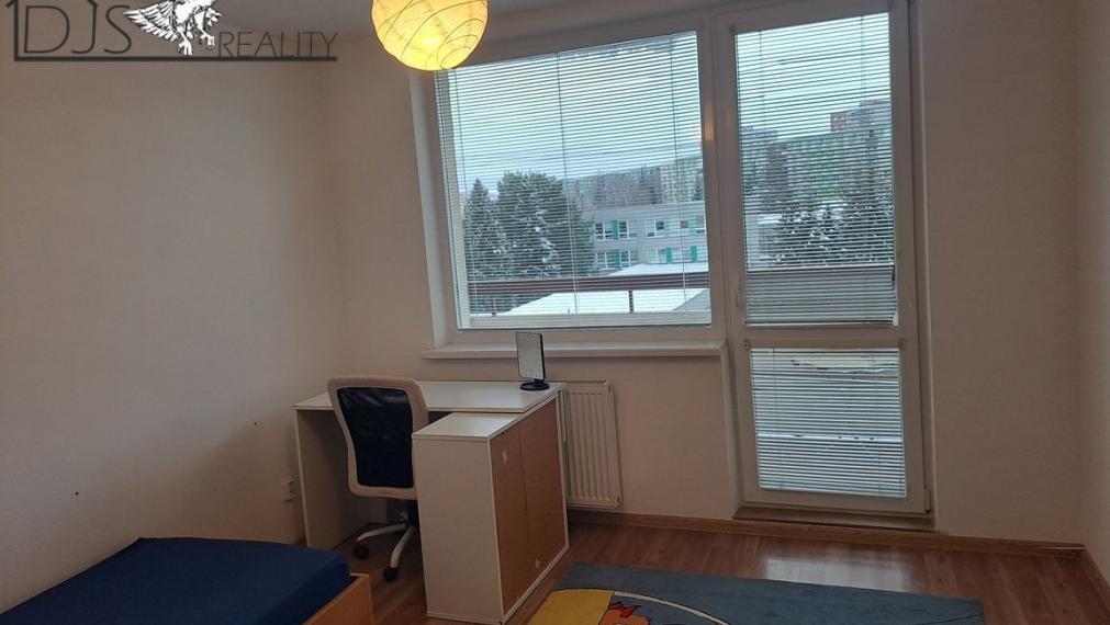 Na prenájom -pekný 3-izbový byt na ulici Šmeralová v Prešove.