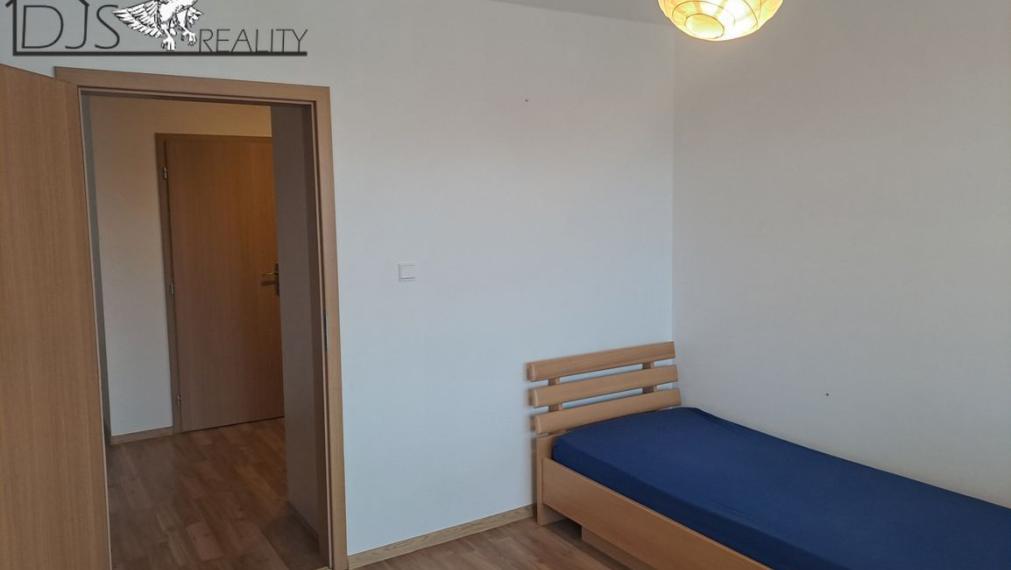 Na prenájom -pekný 3-izbový byt na ulici Šmeralová v Prešove.