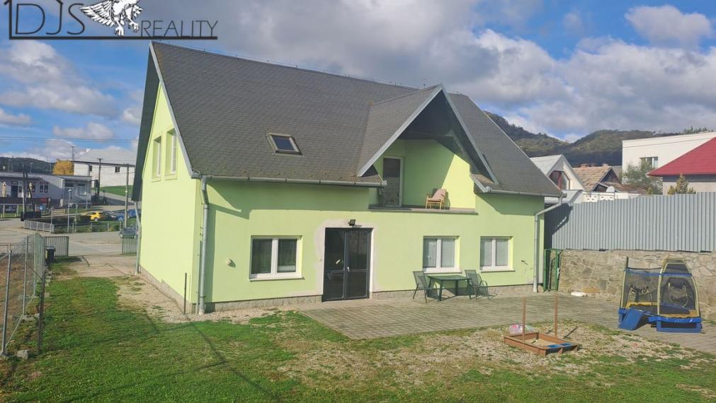 EXKLUZÍVNE - Na predaj zaujímavá budova a veľký pozemok v centre obce Fintice.