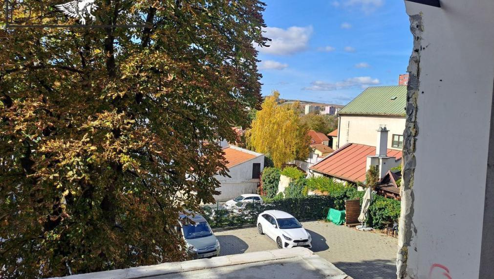 Na predaj byty v meštianskom dome v centre mesta na Hlavnej ulici v Prešove.