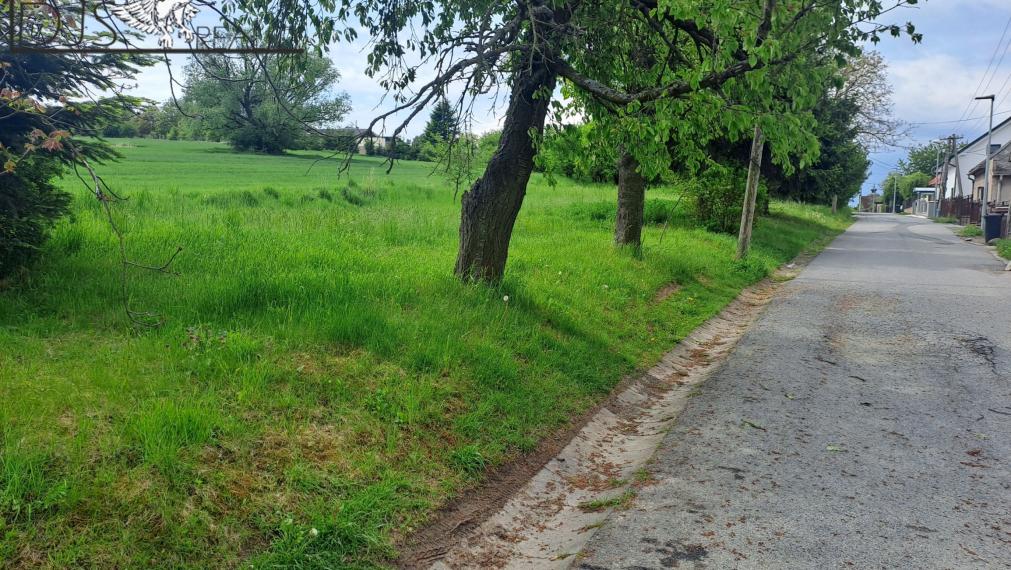 Na predaj pozemky.