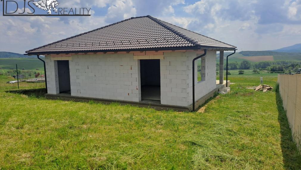 EXKLUZÍVNE - Na predaj rozostavaný rodinný dom v obci Čelovce (okr. Prešov).