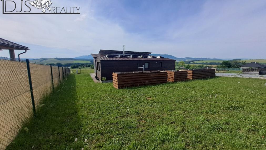 EXKLUZÍVNE - Na predaj 2 stavebné pozemky + mobilný dom v obci Čelovce (okr. Prešov). 