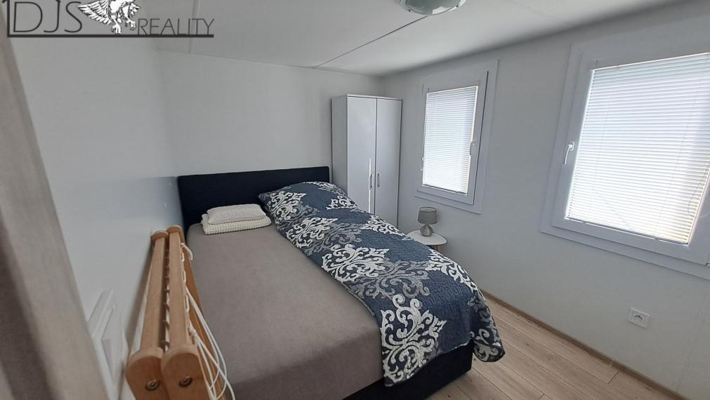 EXKLUZÍVNE - Na predaj 2 stavebné pozemky + mobilný dom v obci Čelovce (okr. Prešov). 