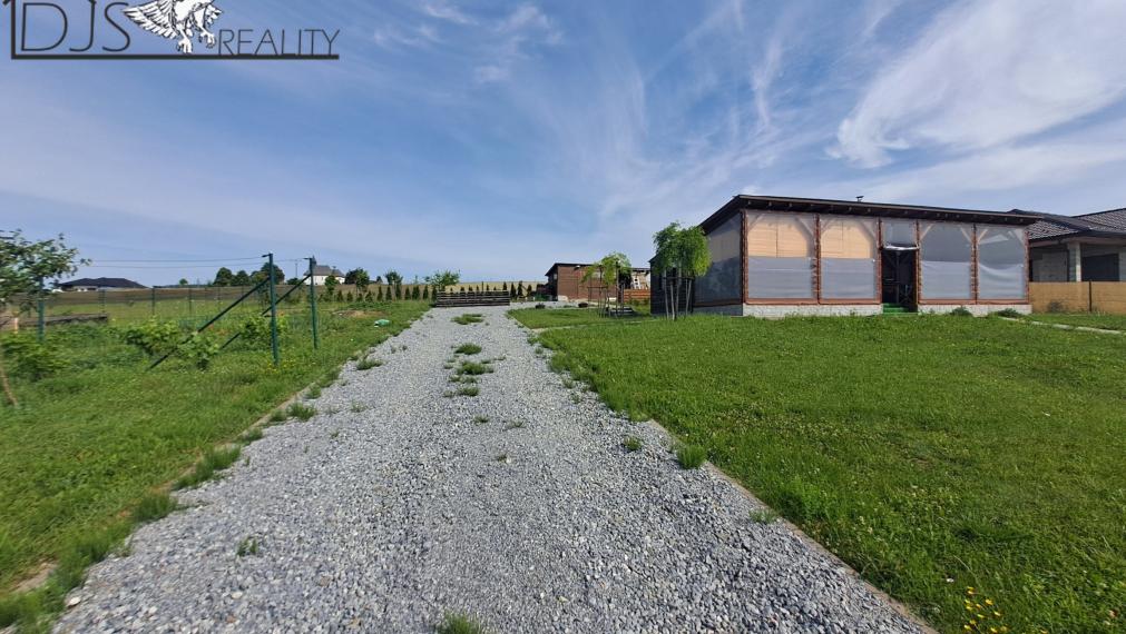 EXKLUZÍVNE - Na predaj 2 stavebné pozemky + mobilný dom v obci Čelovce (okr. Prešov). 