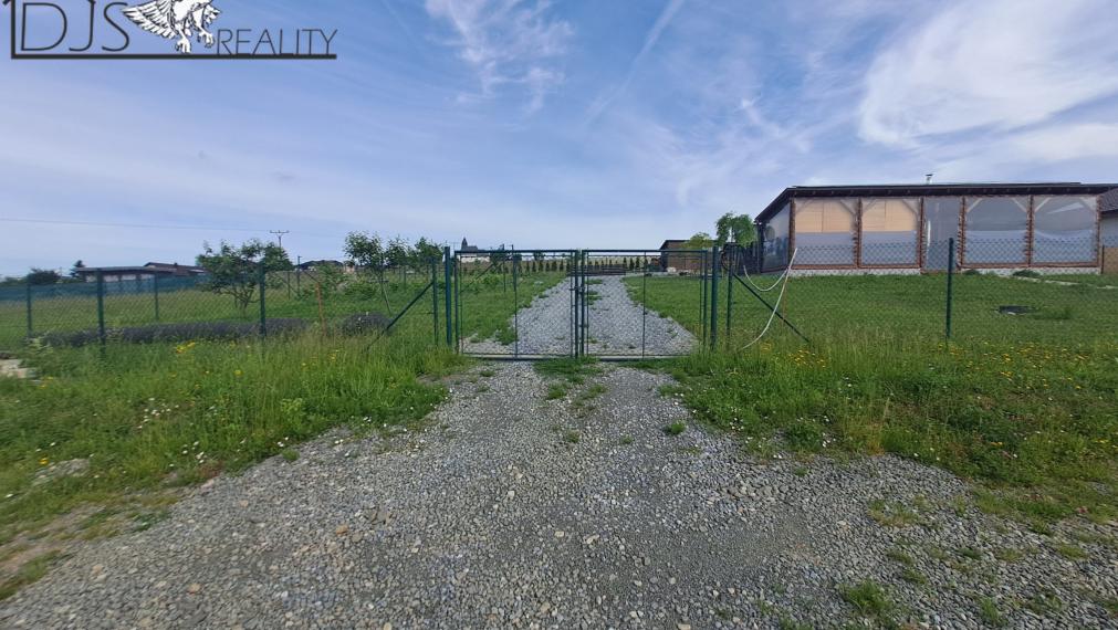 EXKLUZÍVNE - Na predaj 2 stavebné pozemky + mobilný dom v obci Čelovce (okr. Prešov). 