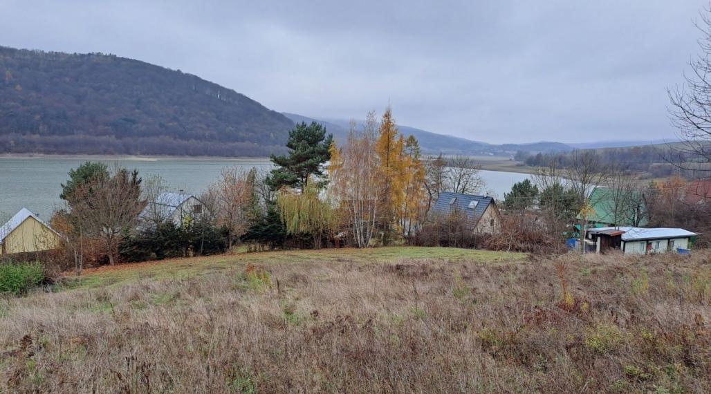 EXKLUZÍVNE - na predaj pozemok v obci Turany nad Ondavou časť Petejovce.