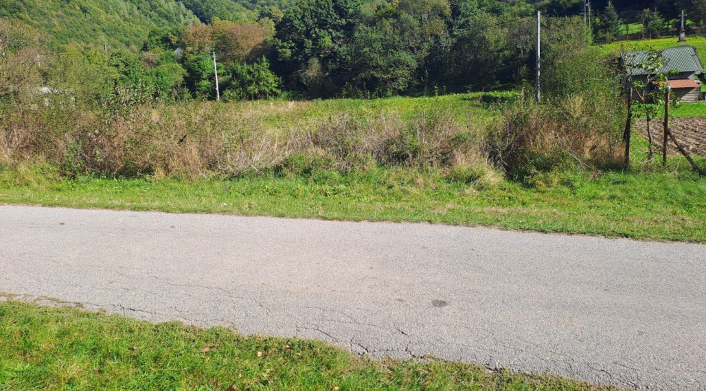 EXKLUZÍVNE - na predaj pozemok v obci Olejníkov.