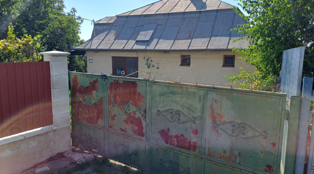 PREDAJ - 4-izbový rodinný dom v obci Trstené pri Hornáde.