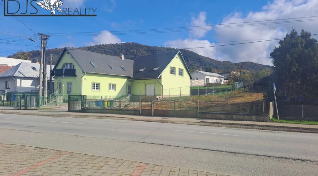 EXKLUZÍVNE - Na predaj zaujímavá budova a veľký pozemok v centre obce Fintice.
