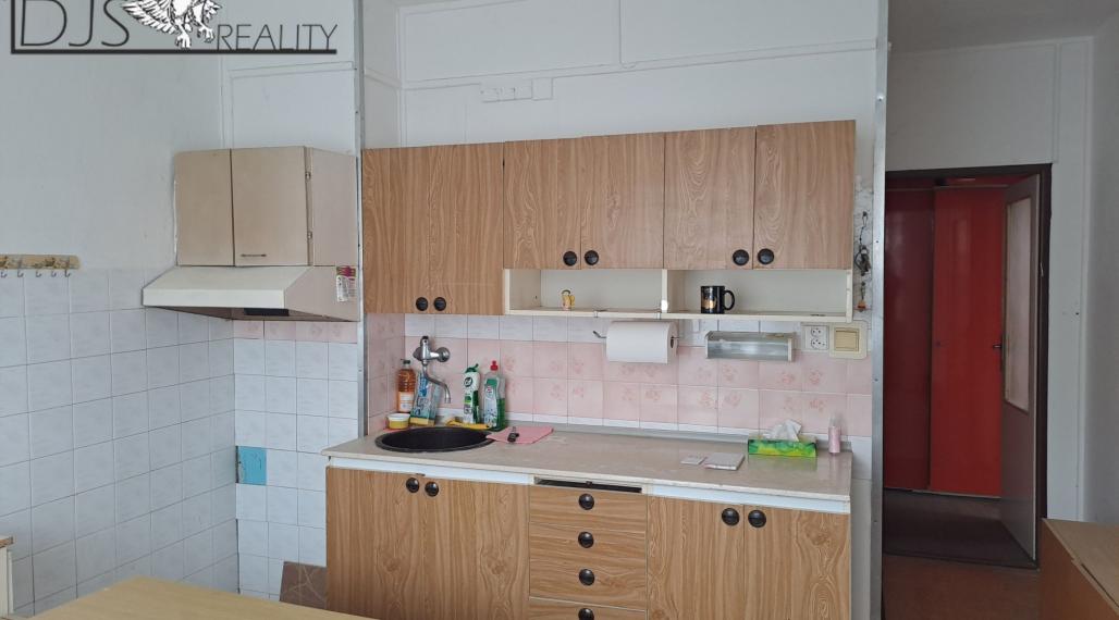 EXKLUZÍVNE - Na Predaj - 2 izbový byt, Sídlisko 3, ulica Matice slovenskej.