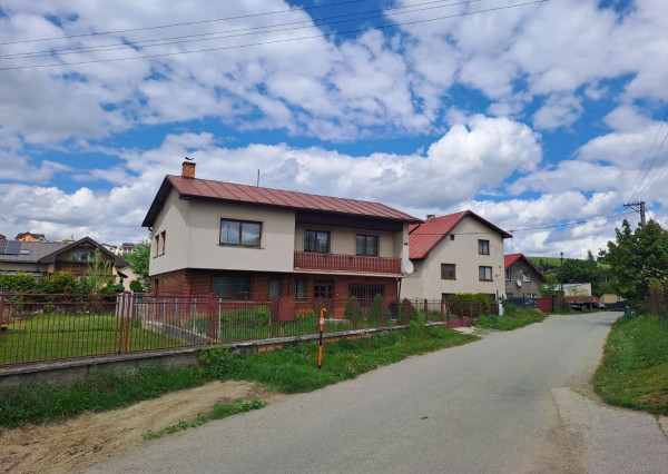 PREDAJ - 5-izbový rodinný dom v malebnej obci Vrbov.