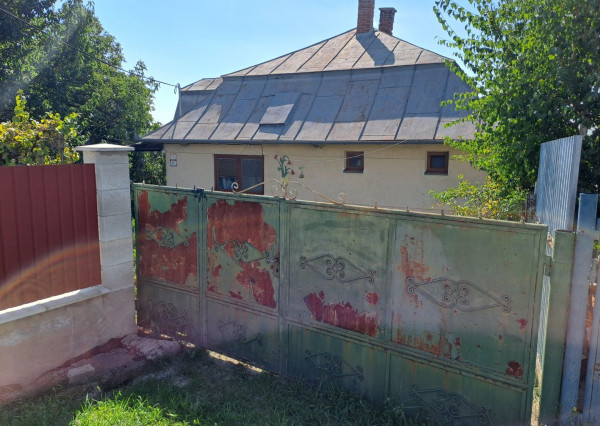 PREDAJ - 4-izbový rodinný dom v obci Trstené pri Hornáde.