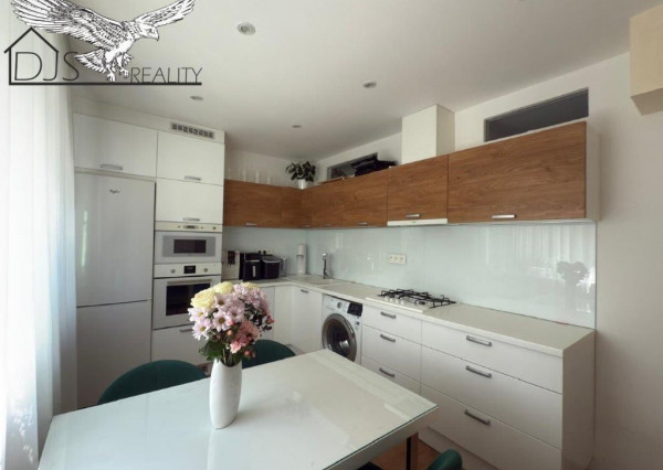 Na predaj - jedinečný 3-izbový byt s loggiou, 69m², 2/7 posch., Sídlisko III.