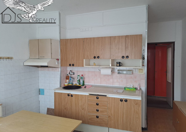 EXKLUZÍVNE - Na Predaj - 2 izbový byt, Sídlisko 3, ulica Matice slovenskej.
